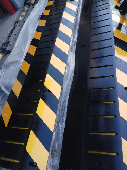 鋼板阻車路障與KQ定制破胎器 守護安全的多重選擇