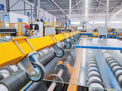 云南省首條光伏玻璃生產線在昭通投產，三輪車總裝及零部件生產同步推進